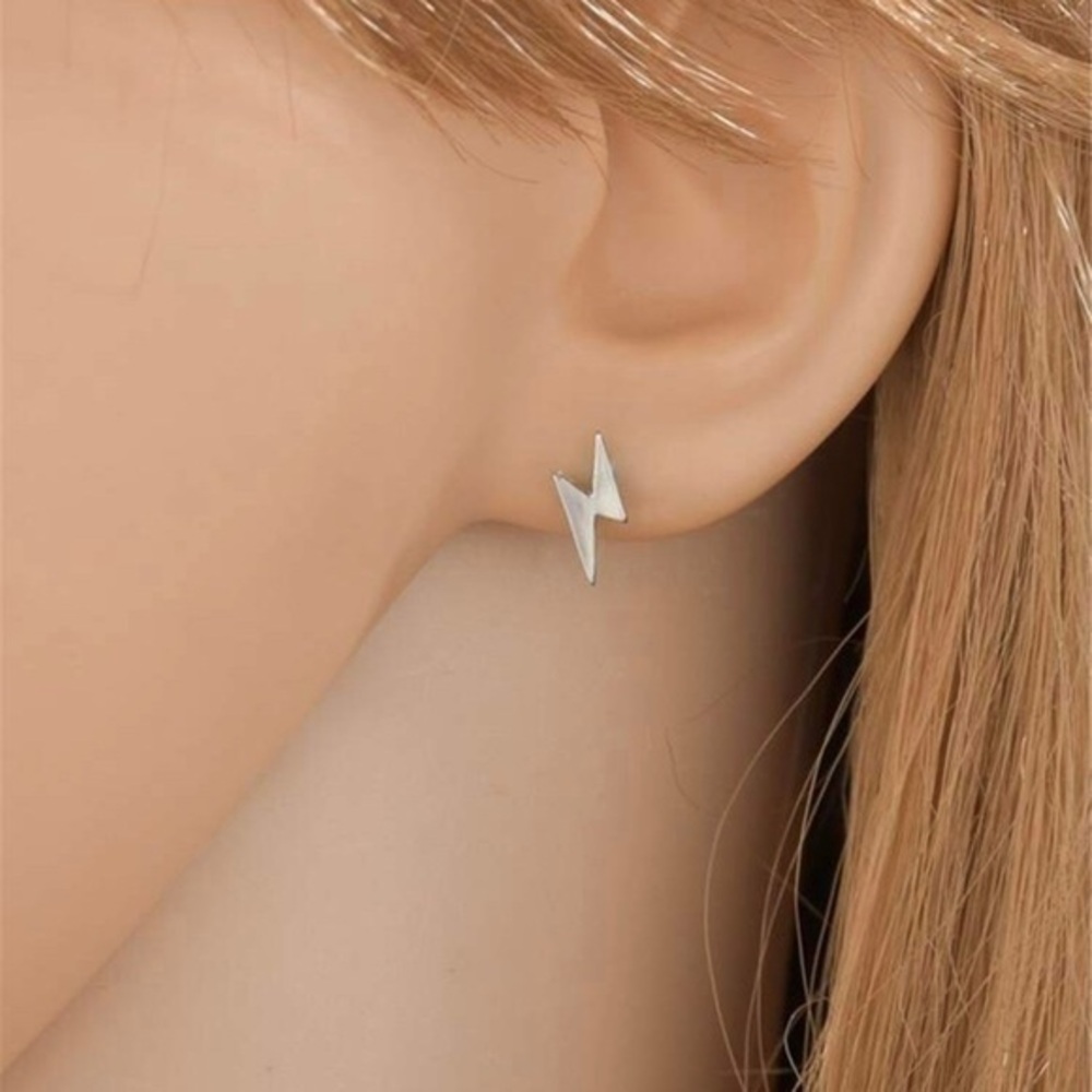3/$30 ⚡️ Lightning Bolt Stud Earrings